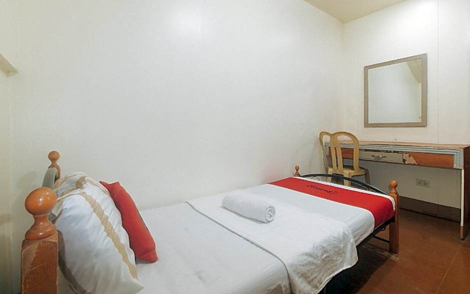 RedDoorz @ Plaza La Paz Iloilo City
