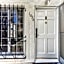 Beverly Hills Stylish & Central 1 BR Apt + Parking