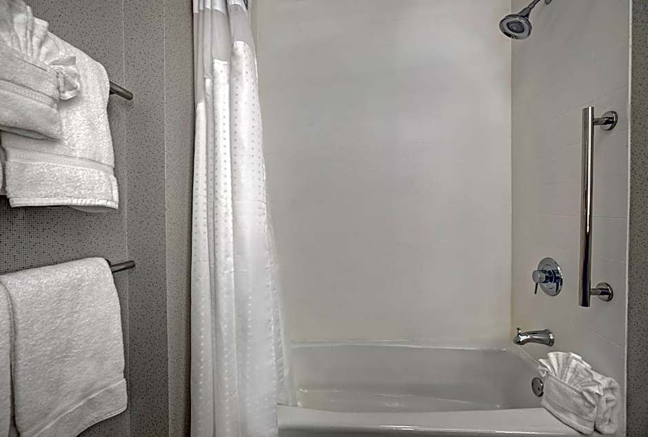 Holiday Inn Express And Suites Milwaukee - Brookfield By IHG