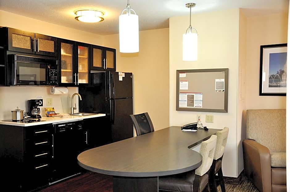 Candlewood Suites Sterling By IHG
