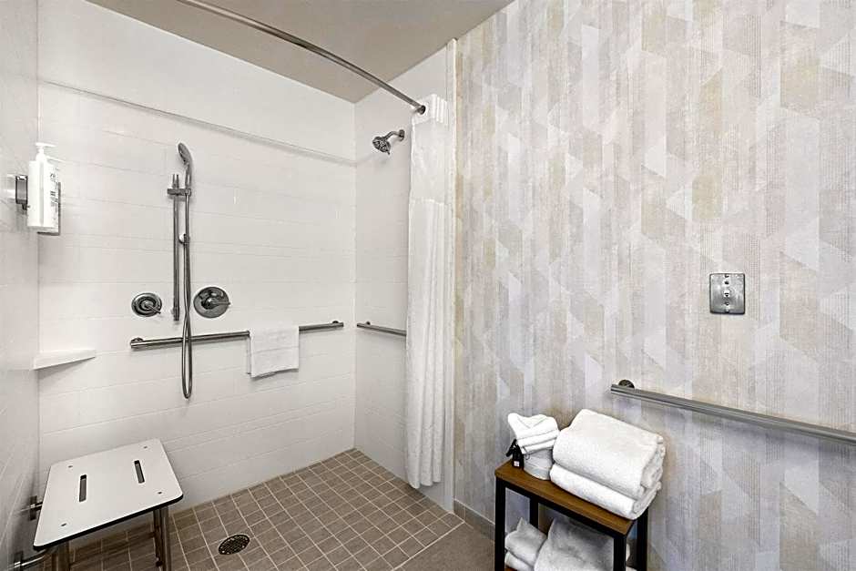 Hampton Inn & Suites Lancaster