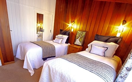 Deluxe Family Chalet, 2 Bedroom Suite, Garden view