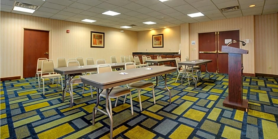 Holiday Inn Express & Suites Midwest City, an IHG Hotel