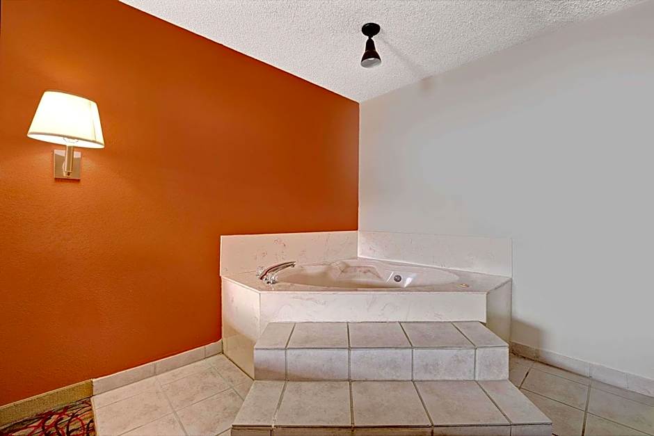 Super 8 by Wyndham Dallas South