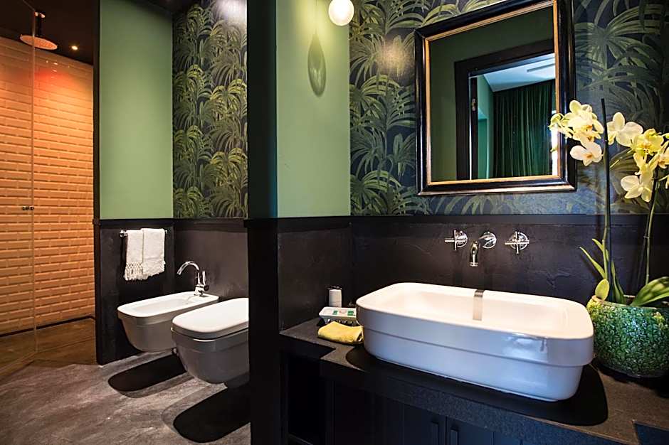 Velona's Jungle Luxury Suites