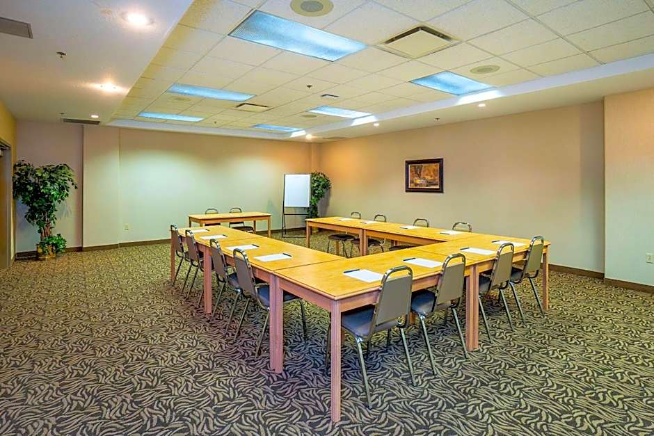 Comfort Inn & Suites Salmon Arm