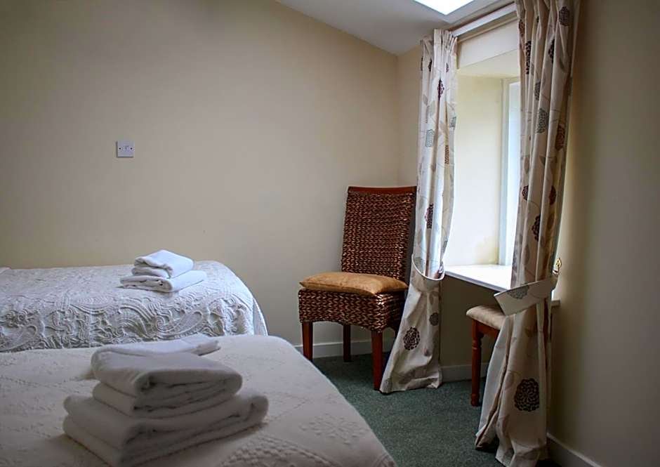 Loch Leven Hotel & Distillery