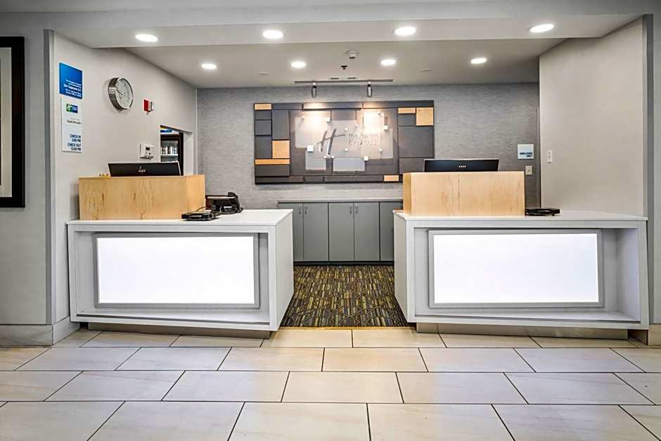 Holiday Inn Express Chicago Northwest-Vernon Hills By IHG