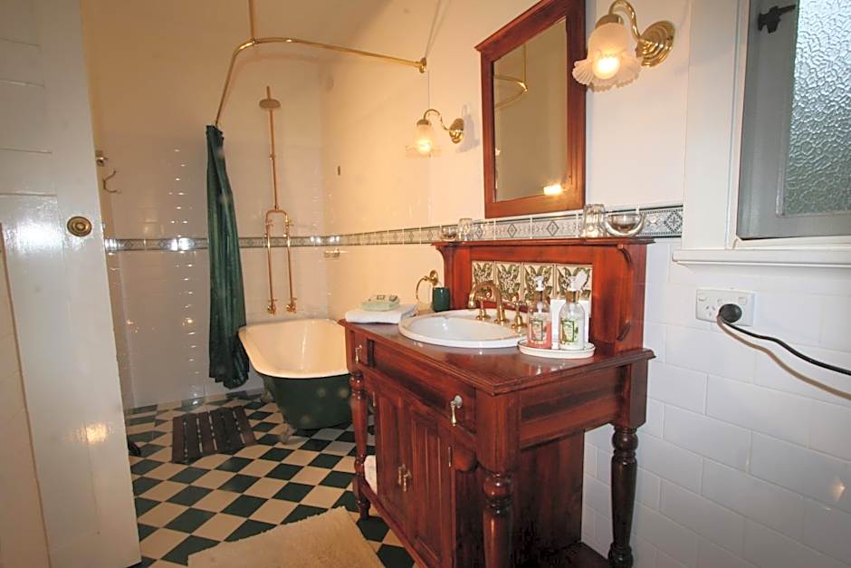 Rosebridge House Bed & Breakfast