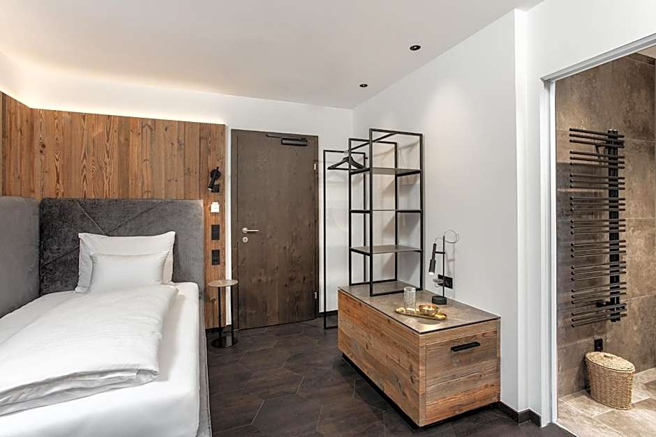 Photo 1 of 4 of Single Room