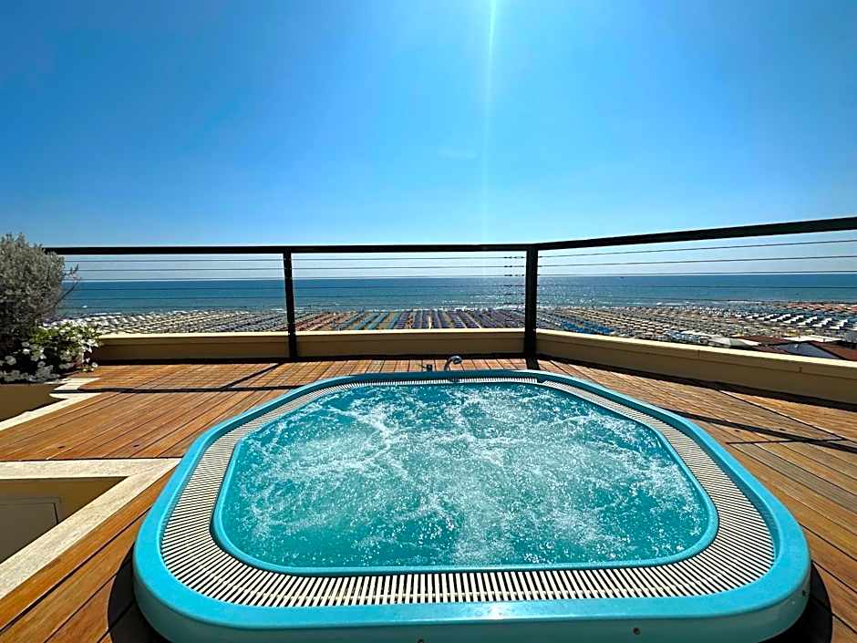 Piccadilly Penthouse with Jacuzzi