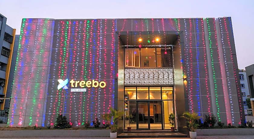 Treebo Imperia, Kommadi
