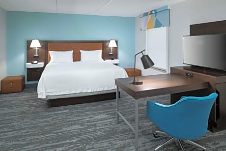 1 King Hearing Accessible Suite Non-Smoking