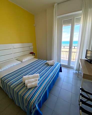 Double or Twin Room with Sea View