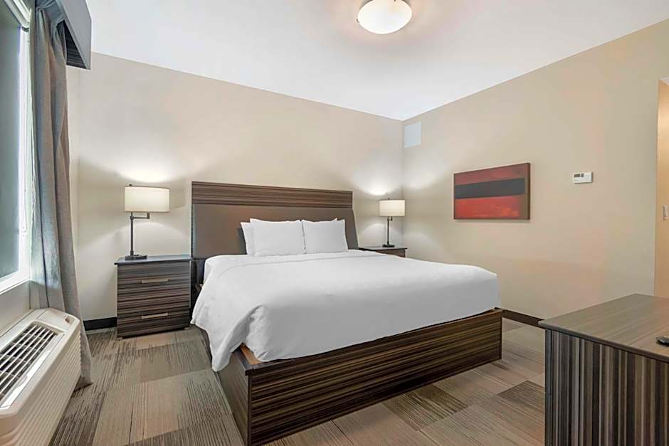 Best Western Plus Airport Inn & Suites