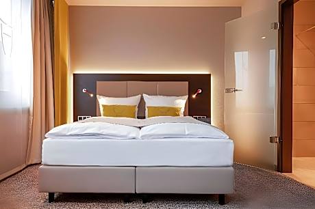 Deluxe double or twin bed