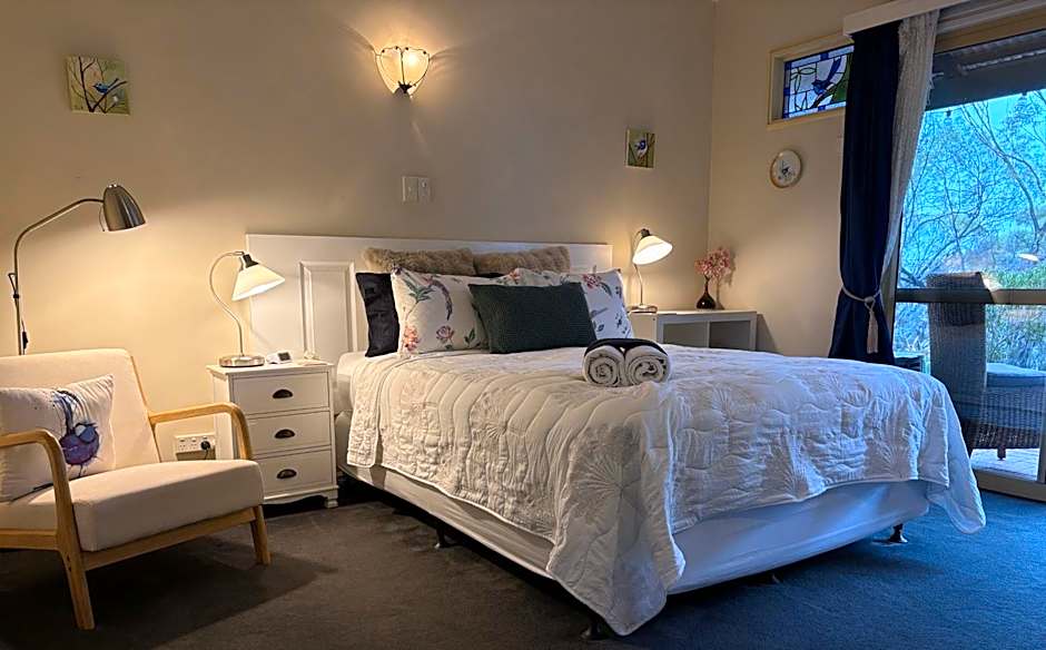 Photo 1 of 7 of Deluxe 1 Queen Bed