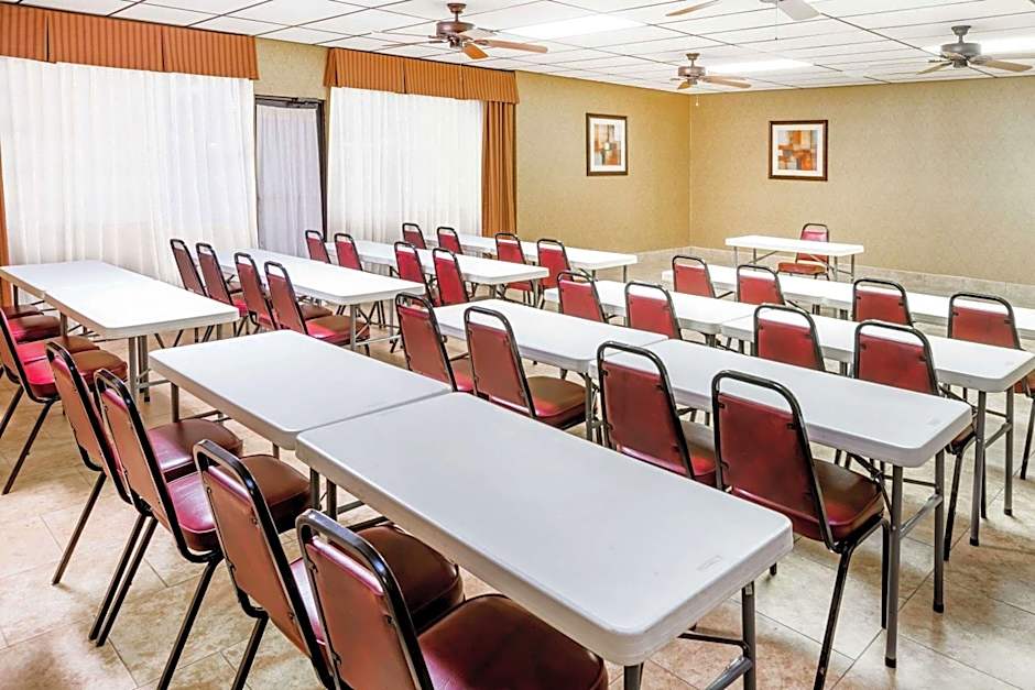 Days Inn by Wyndham Batesville