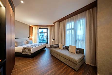 Superior Room with City View