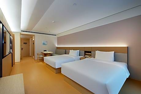 Huazhu - Family Room