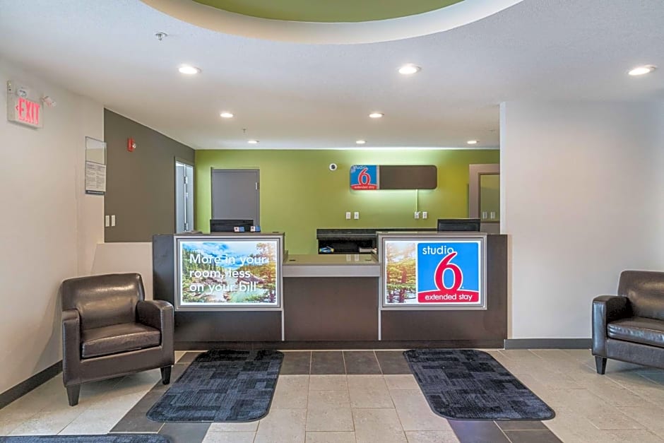 Studio 6 Bruderheim, AB