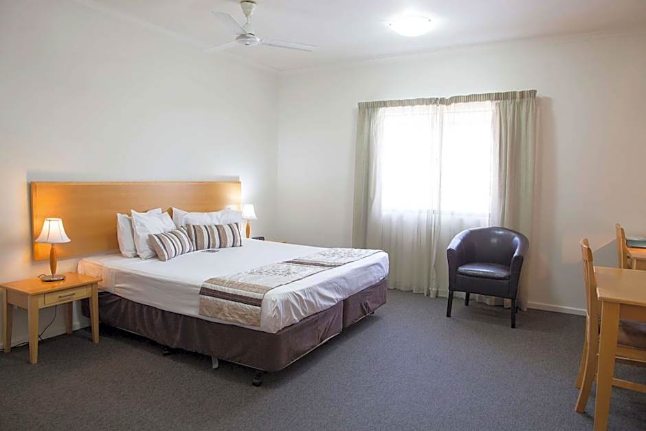 Metro Advance Apartments & Hotel