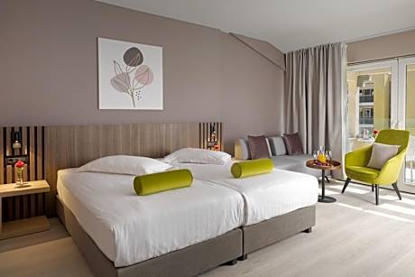 Premium Room with Balcony - Poolside