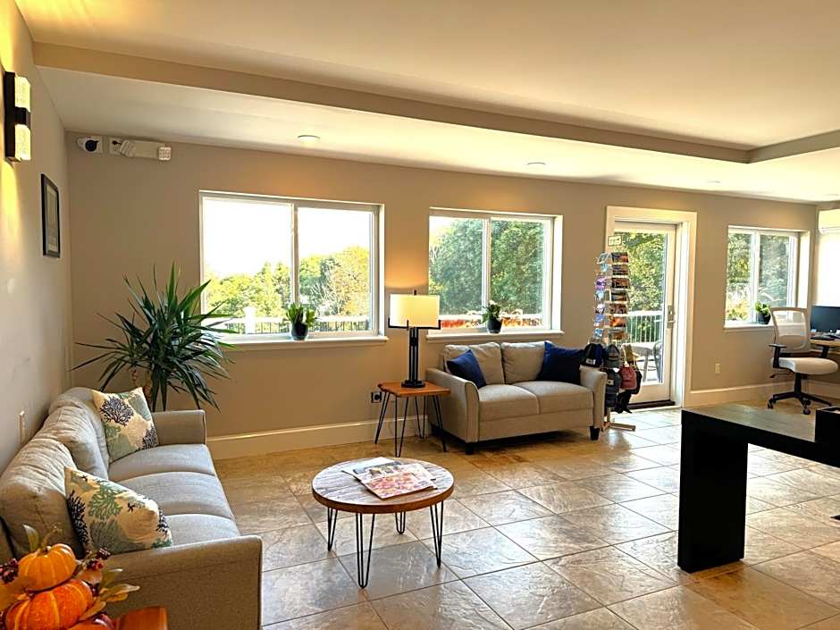 Atlantic Eyrie Lodge