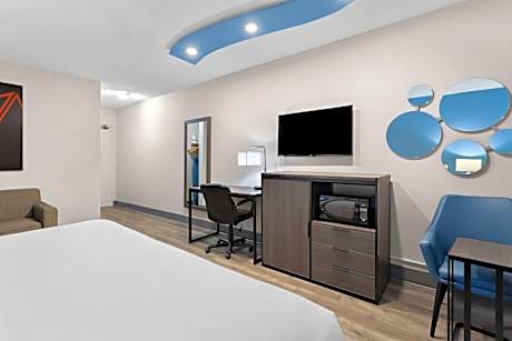 King Suite with Two King Beds - Non-Smoking