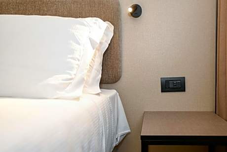 Executive Queen Room - Non-Smoking