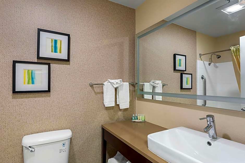 Quality Inn & Suites Camarillo-Oxnard