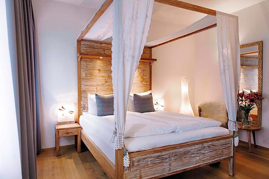 Eyja Guldsmeden Hotel