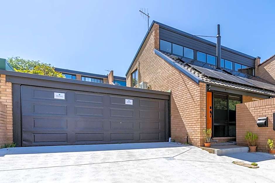 Peaceful 1BR Home near Canberra Hospital - Hosted by CanStay