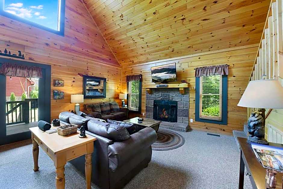 Ryes and Shine Bootlegger's Cabin! Hot Tub* Pool* Arcade* Billiards *EV * Pet Friendly