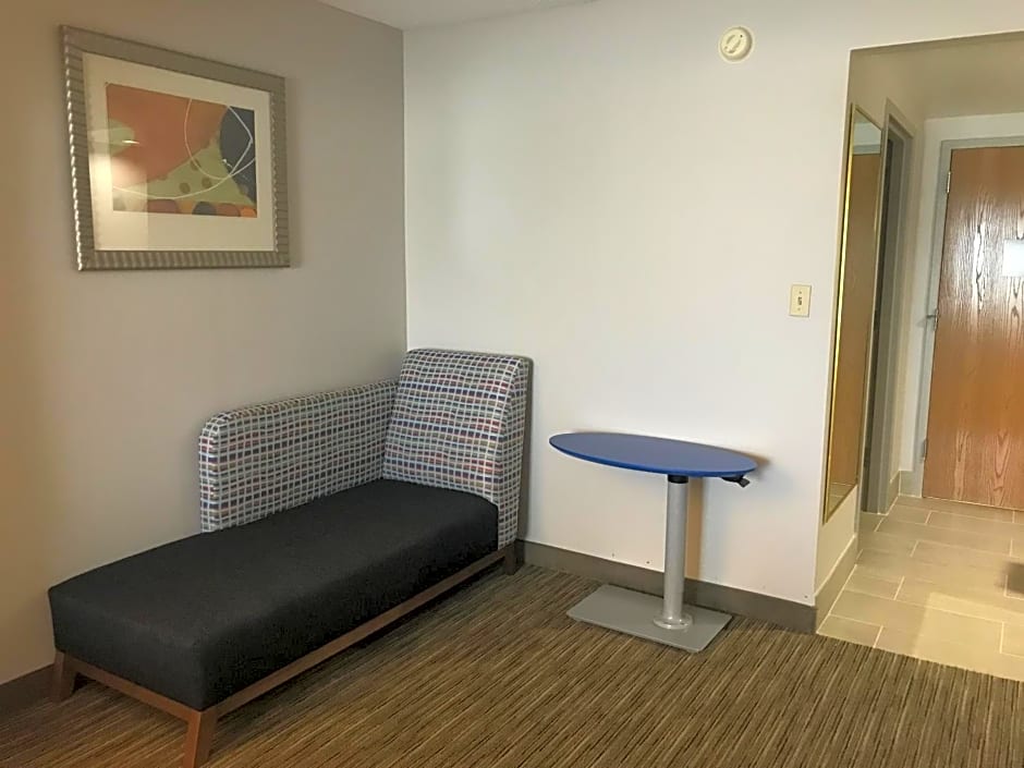 Holiday Inn Express Hotel & Suites Louisville East By IHG