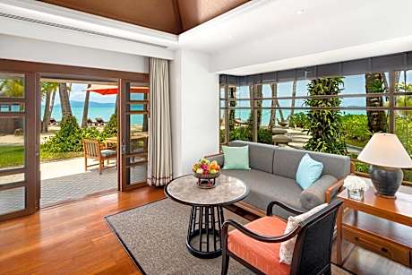 Deluxe Beachfront Villa with Plunge Pool