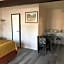 Manhattan Inn & Suites