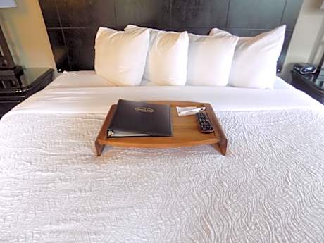 Deluxe King Suite