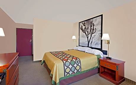 Queen Room with Mobility/Hearing Access - Non-Smoking