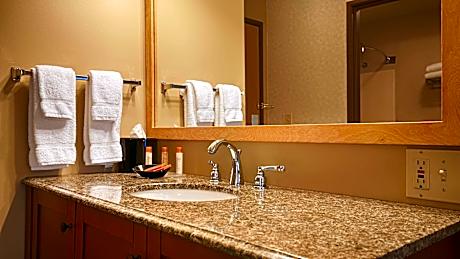 Queen Room with Two Queen Beds - Pet Friendly/Non-Smoking