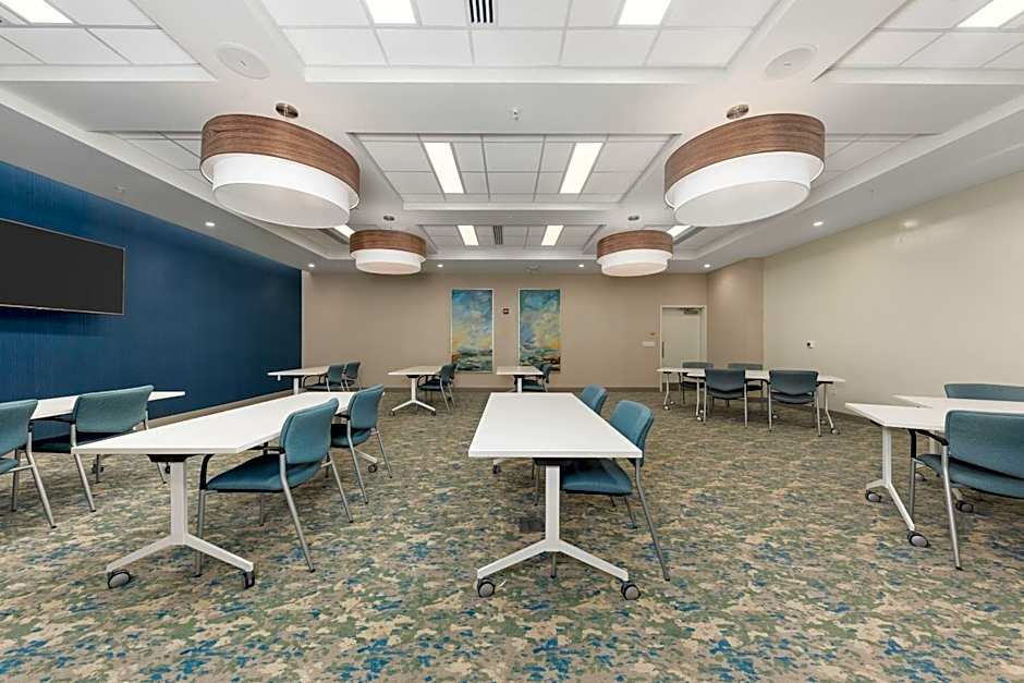 Element Hampton Peninsula Town Center