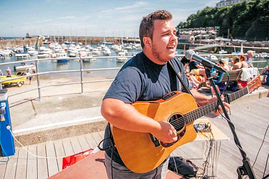 Harbour Stays - The Marine Centre, Saundersfoot Harbour, SA69 9HE