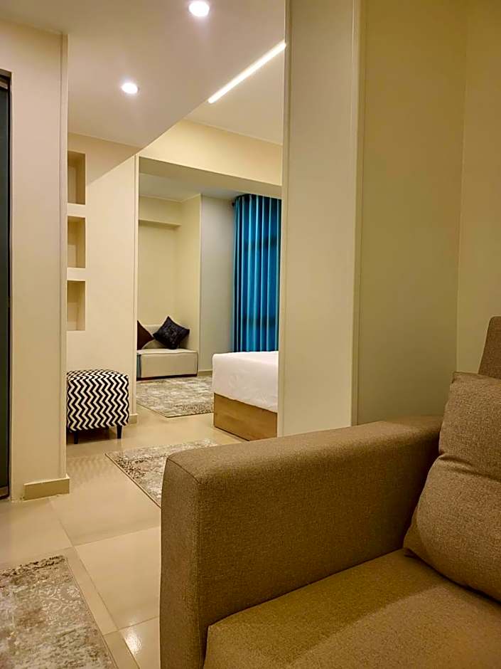 The Gate Hotel Front Pyramids & Sphinx View