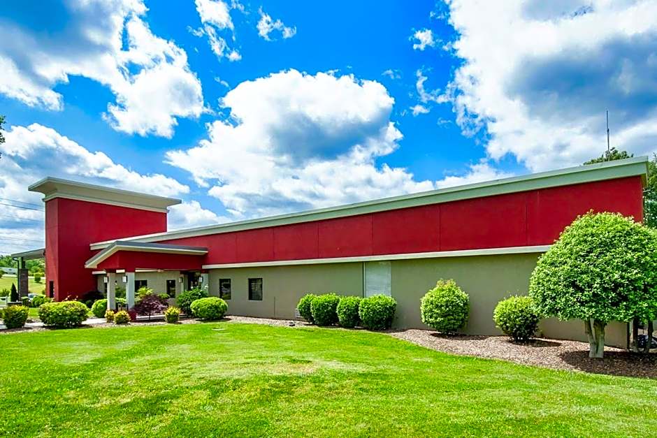 Days Inn & Suites by Wyndham Johnson City