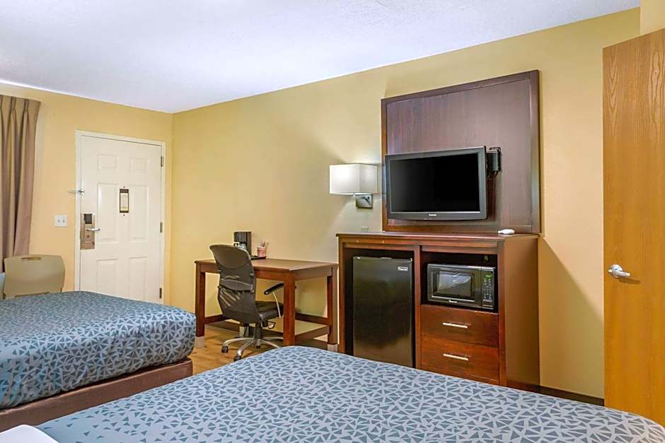 Econo Lodge West - Coors Blvd