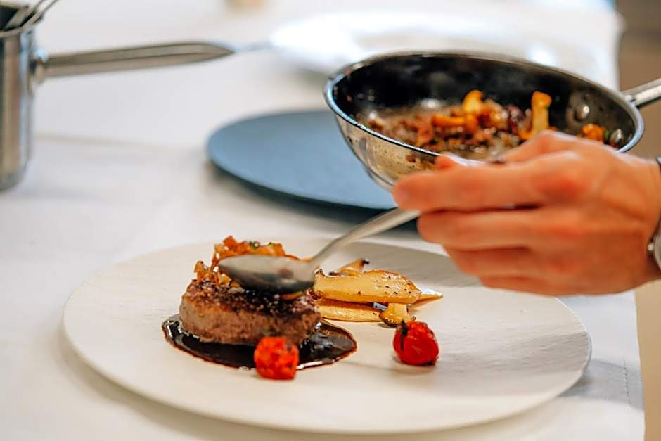 Patrix Hotel, Restaurant, Bar