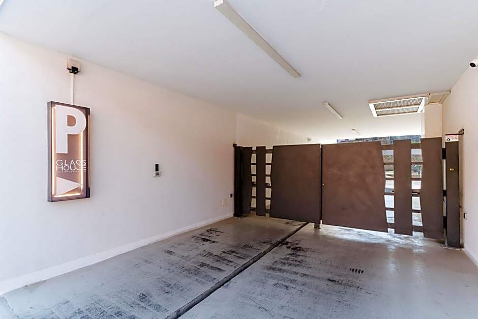 Glass House - Smart Rooms & Parking