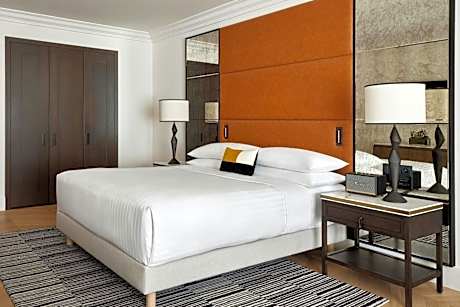 Queen Room with Terrace City View