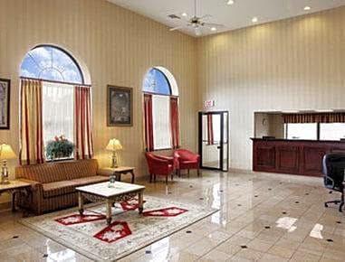 Days Inn & Suites by Wyndham Columbia Airport