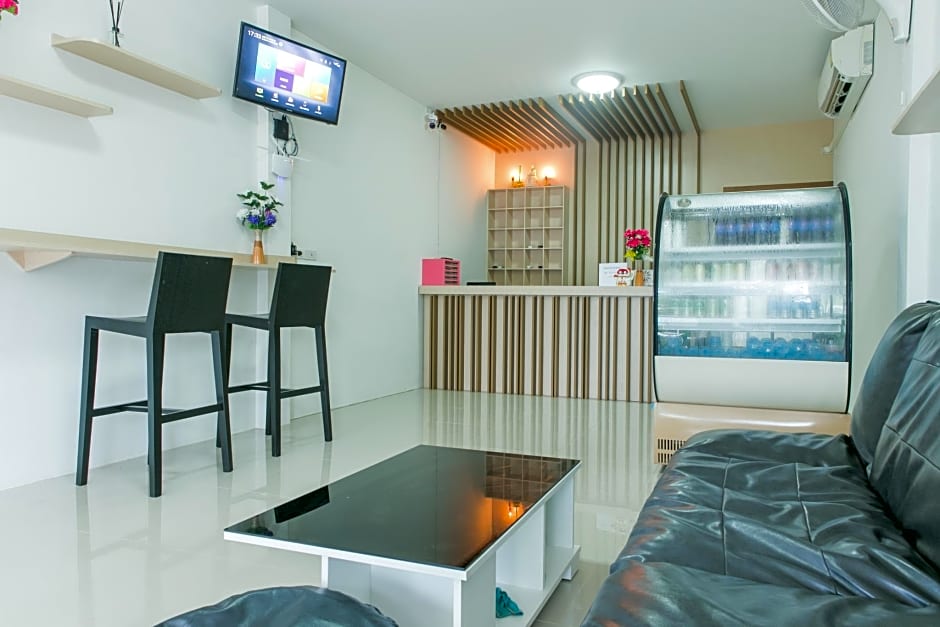 Zdjęcie 1 z 49 — Cheaper Room